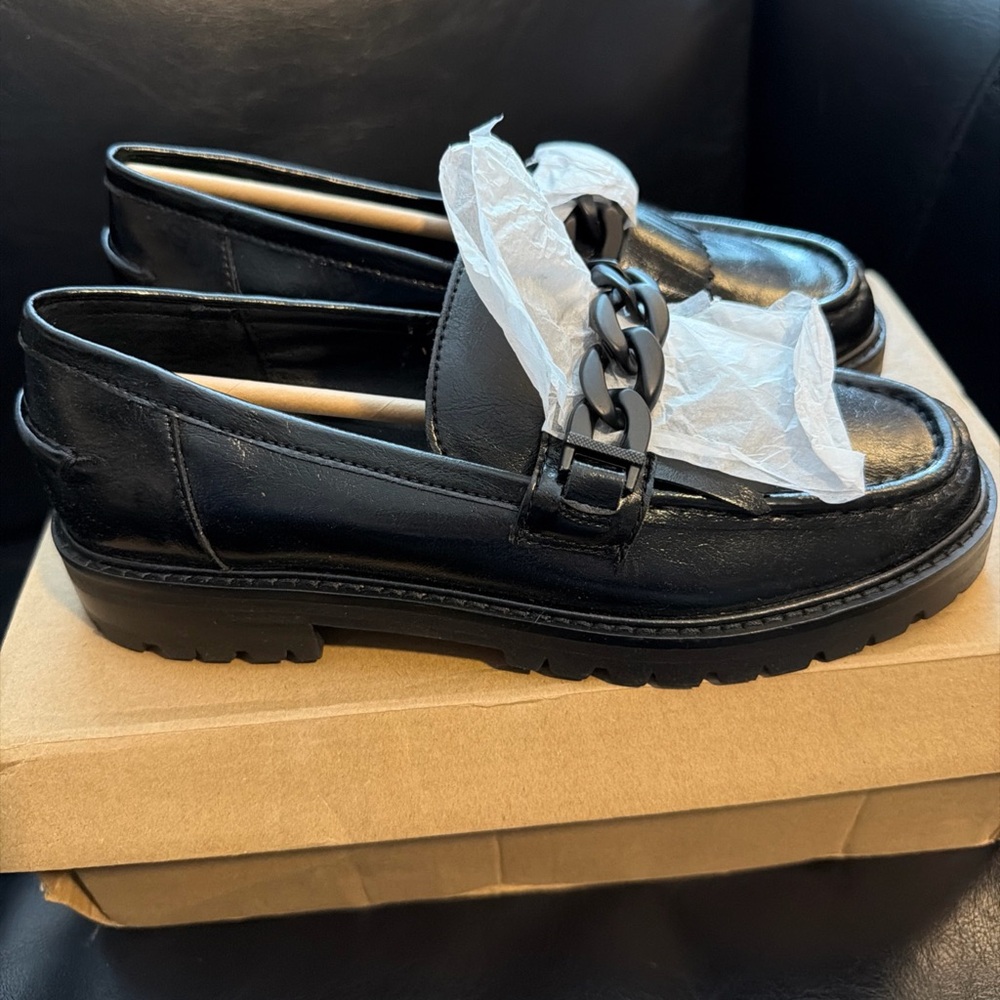 Steve Madden Malory Black Loafers with Chain Accent Size 7.5